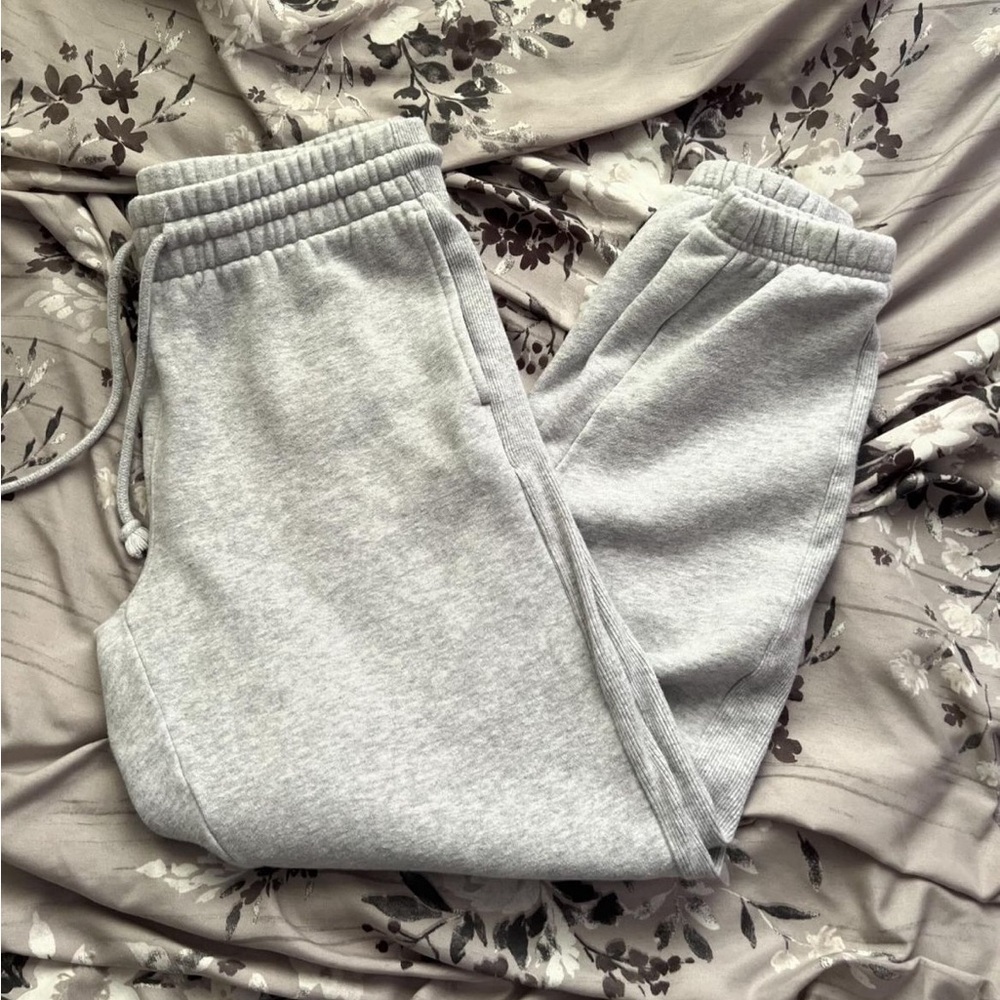 TNA cozy af sweats, size small, heather gray colour